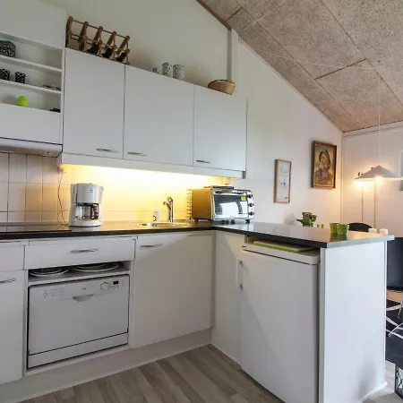 Apartment Cariba - 150m From The Sea In Nw Jutland By Interhome Lokken